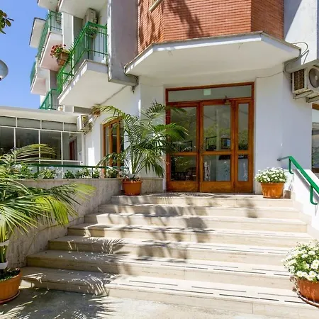 Hotel Angelina 2*