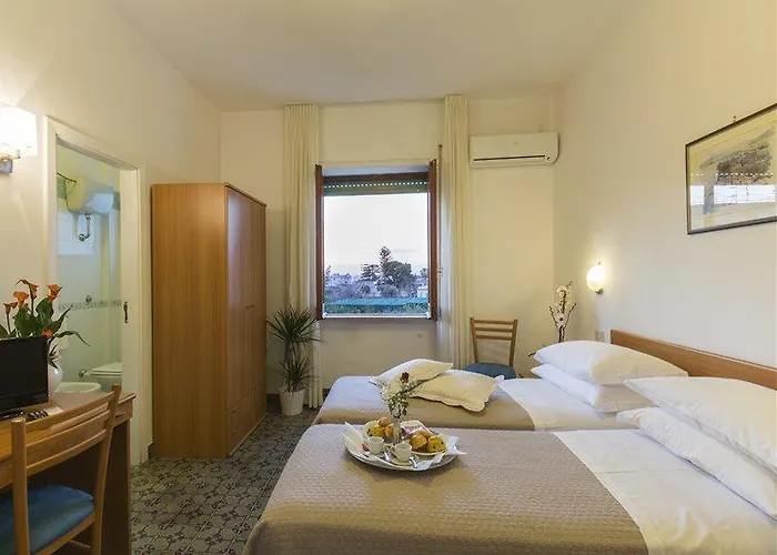 מלון Angelina 2*